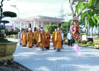 Ban Trị sự GHPGVN tỉnh Long An viếng Nghĩa trang Liệt sỹ tỉnh Long An