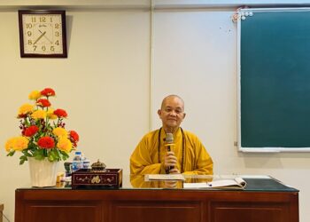 Hòa thượng Thích Minh Thiện viếng thăm và sách tấn Ban chủ nhiệm cùng Tăng Ni sinh trường Trung cấp Phật học Long An.