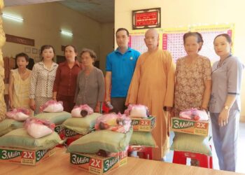 Chùa Phước Long trao tặng 150 phần quà nhân mùa Vu Lan Báo Hiếu.