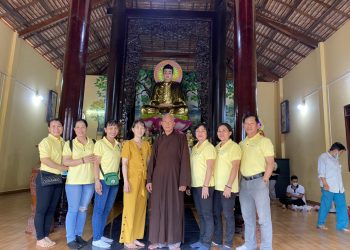 Chùa Phước Long trao tặng 100 phần quà đến bà con có hoàn cảnh khó khăn.