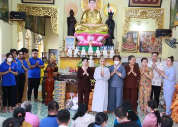 Chùa Tân Phước trao tặng 120 phần quà nhân dịp vía Bồ tát Quan Thế Âm