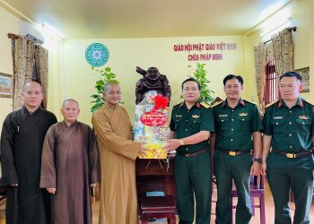 Chùa Pháp Minh đón tiếp phái đoàn Ban Chỉ huy Quân sự huyện Đức Hòa đến chúc tết.