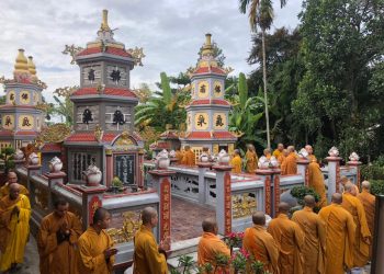 Chùa Linh Bửu xã Mỹ Hạnh Nam tổ chức Lễ Hiệp kỵ Tổ sư và phát quà từ thiện.