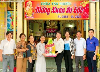 Chùa Tân Phước, TT. Hậu Nghĩa trao tặng 160 phần quà từ thiện.